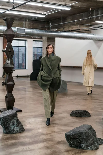 Look 4